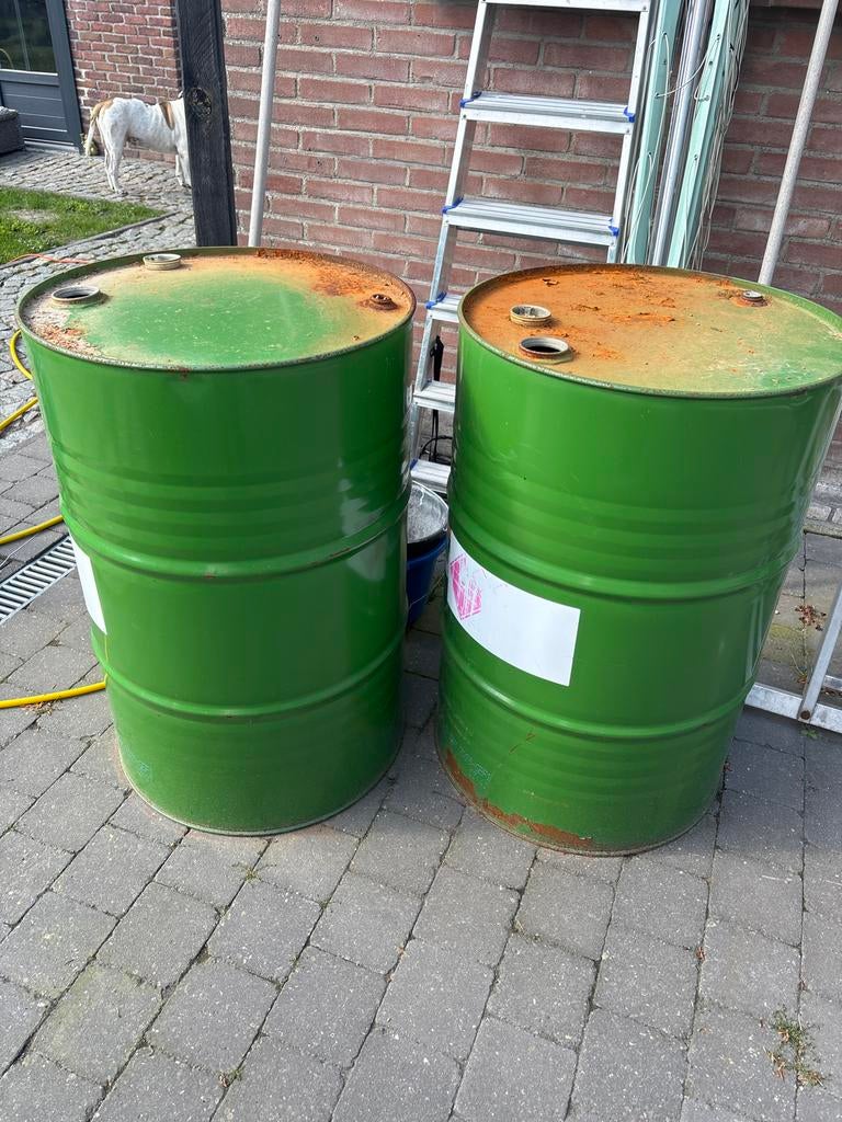 8 Lege vaten - Groene metalen vaten, Gebruikt, 40 tot 60 cm, Overige typen, 50 tot 75 cm