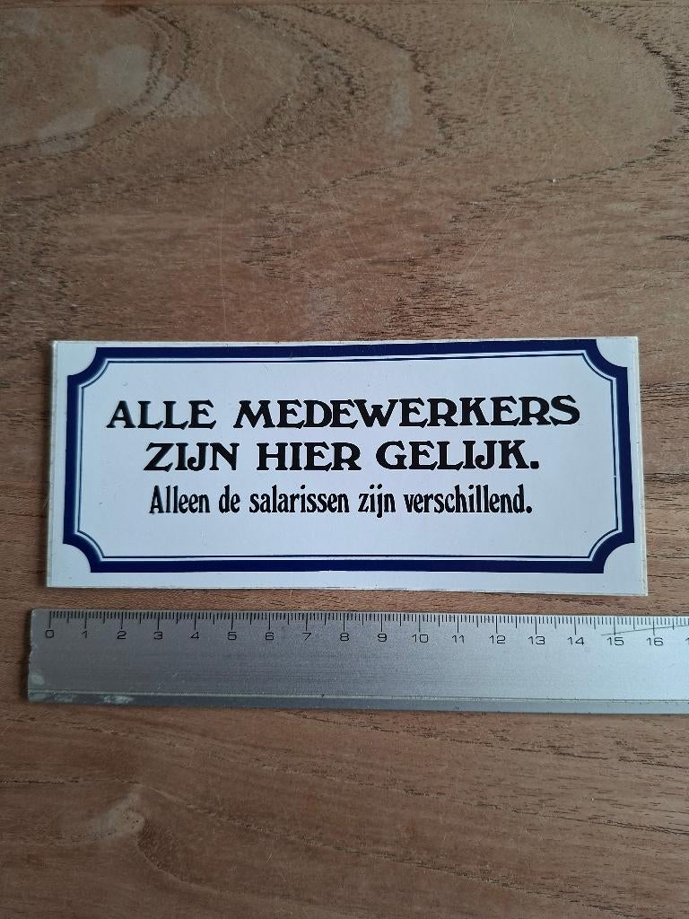 Sticker alle medewerkers zijn gelijk ......, Ophalen of Verzenden, Zo goed als nieuw, Overige typen
