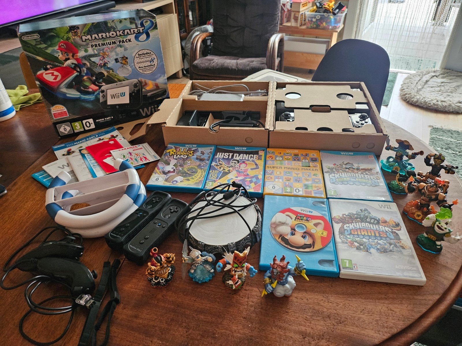 Wii U Mario Kart 8 Download Premium Pack (CIB) met extra's!, Ophalen of Verzenden, Zo goed als nieuw, Met 3 controllers of meer