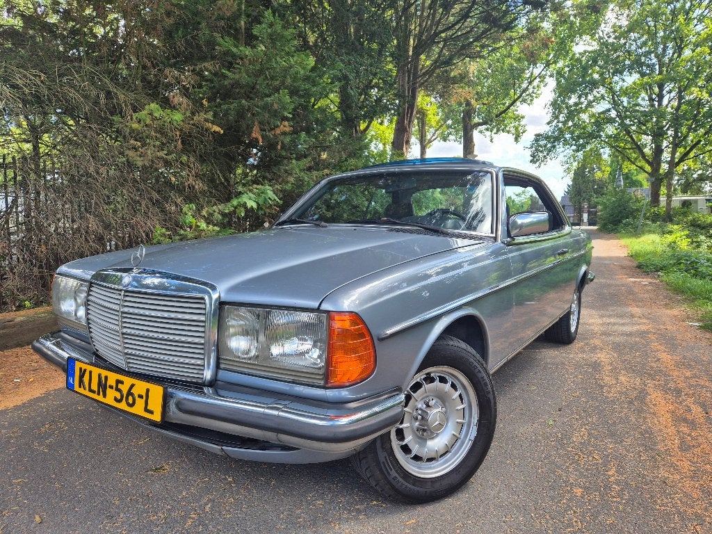 Mercedes-Benz 2.3 230CE Coupe 1983 NIEUWE APK!, Auto's, 1370 kg, 4 cilinders, Blauw, 2299 cc