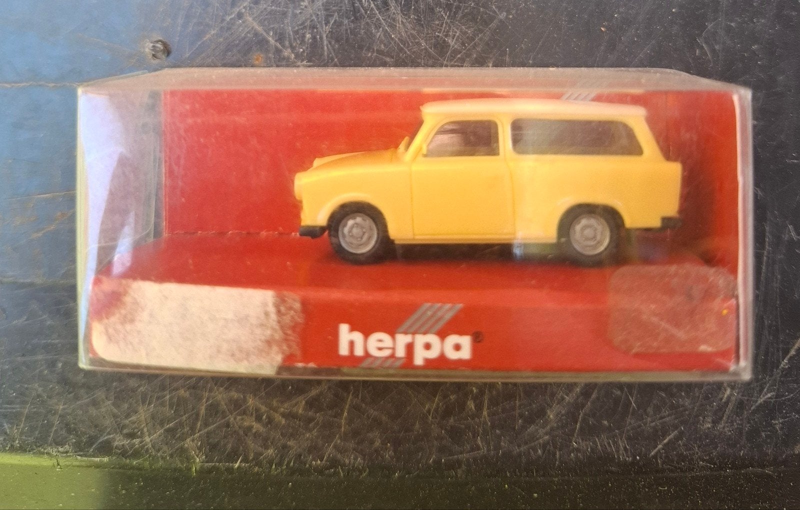 Herpa Trabant 601 Universal - Geel modelauto, Ophalen of Verzenden, Zo goed als nieuw, Auto, Overige merken