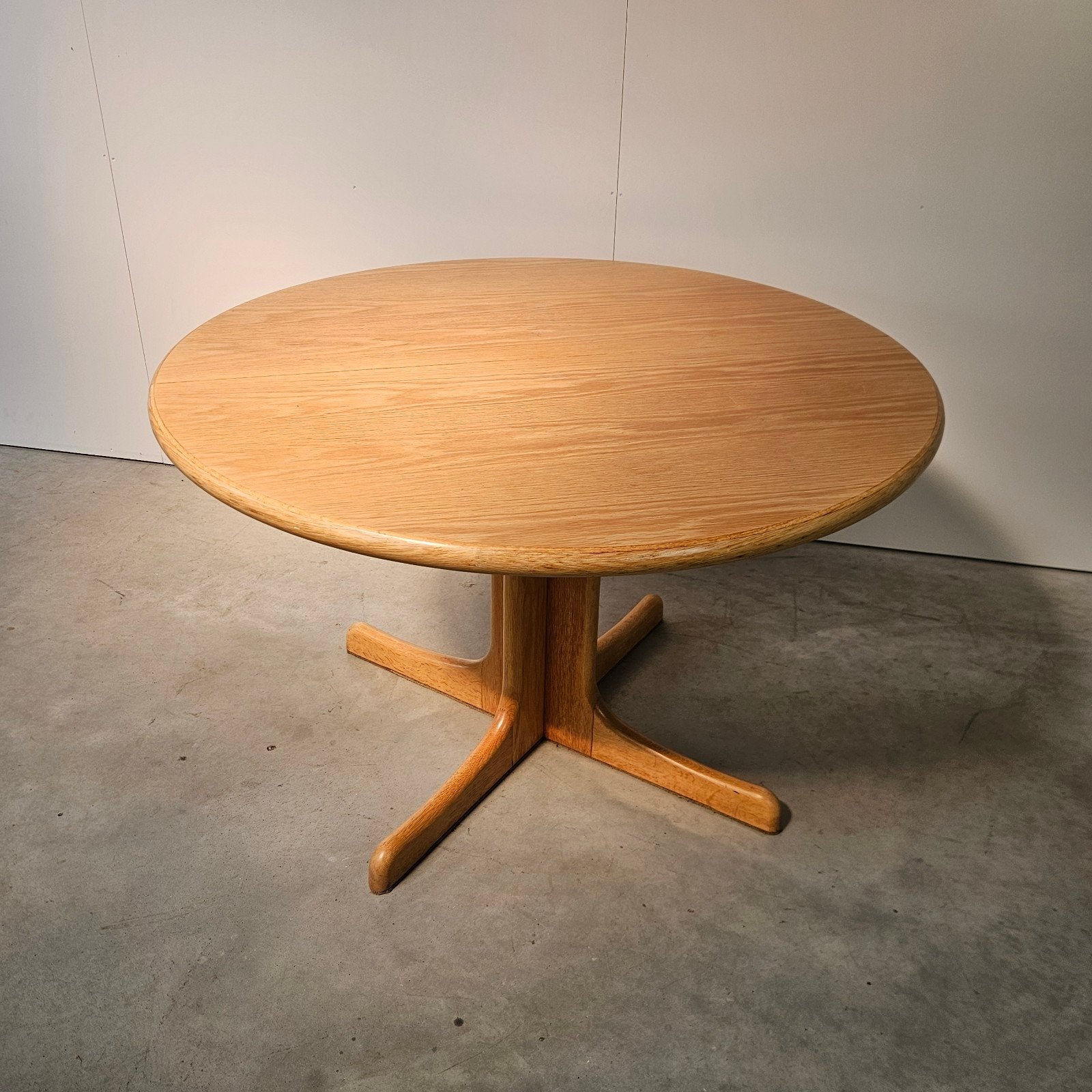 Vintage ronde, uitschuifbare eettafel, Gebruikt, 100 tot 150 cm, Ophalen of Verzenden, Vijf personen of meer