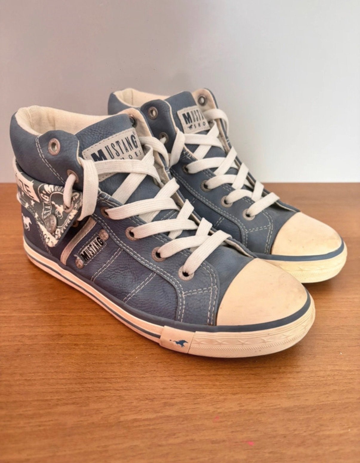 Mustang sneakers maat 36 - Blauw met witte veters, Blauw, Ophalen of Verzenden, Sneakers of Gympen, Gedragen