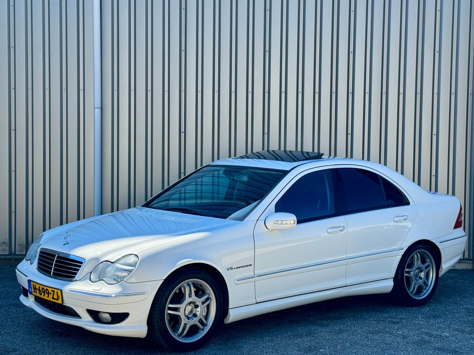 Mercedes-Benz W203 C32 AMG “Albast Weiß“ Designo | Schuifdak, Achterwielaandrijving, Zwart, 1535 kg, Wit