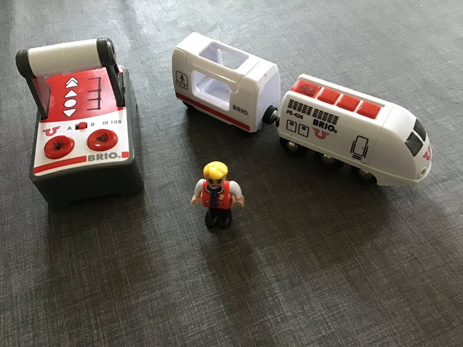 Brio nr 33510 RC locomotief met wagon, Ophalen of Verzenden, Zo goed als nieuw