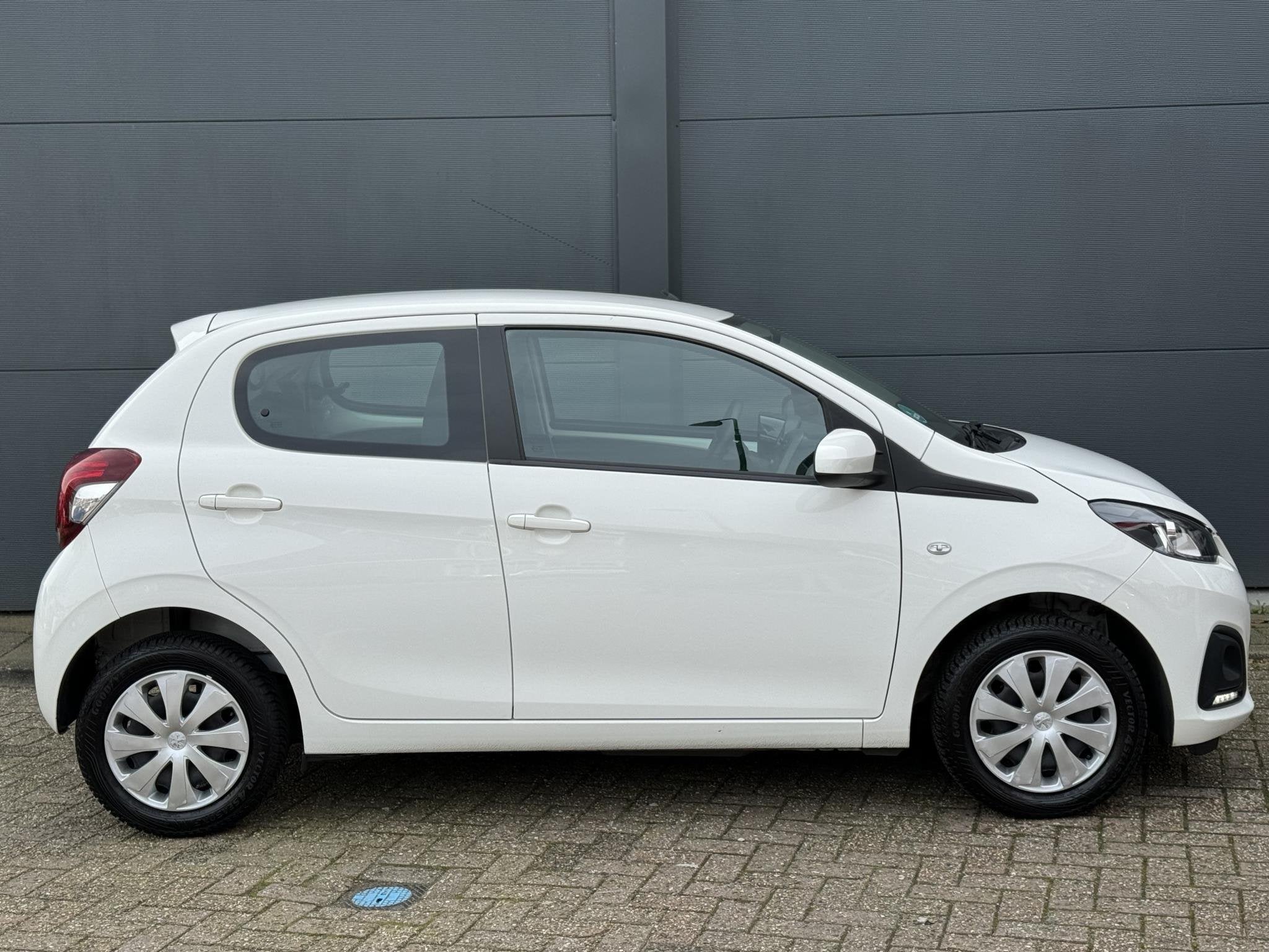 Peugeot 108 1.0 e-VTi Active / 100% Onderhoud / 1e Eigenaar, Auto's, Voorwielaandrijving, Stof, Gebruikt, Euro 6
