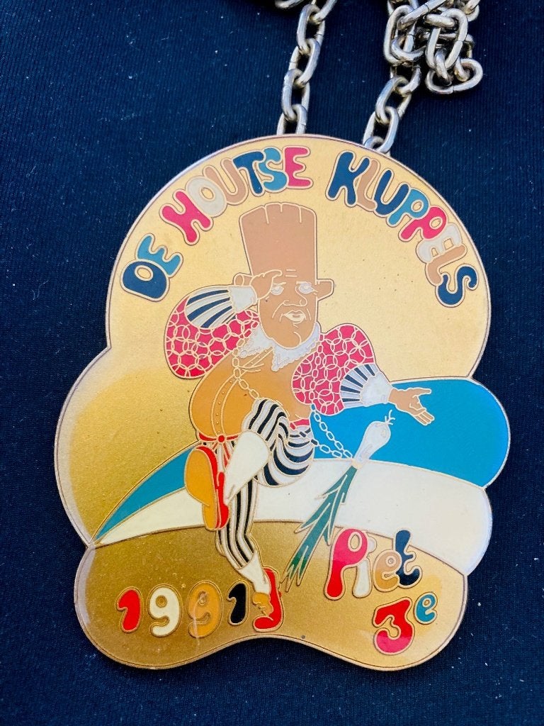 Carnaval onderscheidingen CV de Houtse Kluppels Helmond, Ophalen of Verzenden, Overige materialen, Nederland