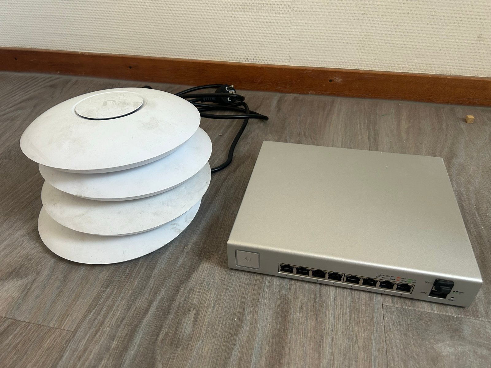Ubiquiti UniFi set – 4x UAP-AC-PRO + US-8-150W PoE Switch, Ophalen of Verzenden, Gebruikt