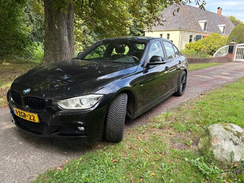 BMW 3-Serie 320i 135KW (Aut8-Zwart-PANO-M-Pakket), Auto's, Achterwielaandrijving, Zwart, 75 €/maand, Particulier
