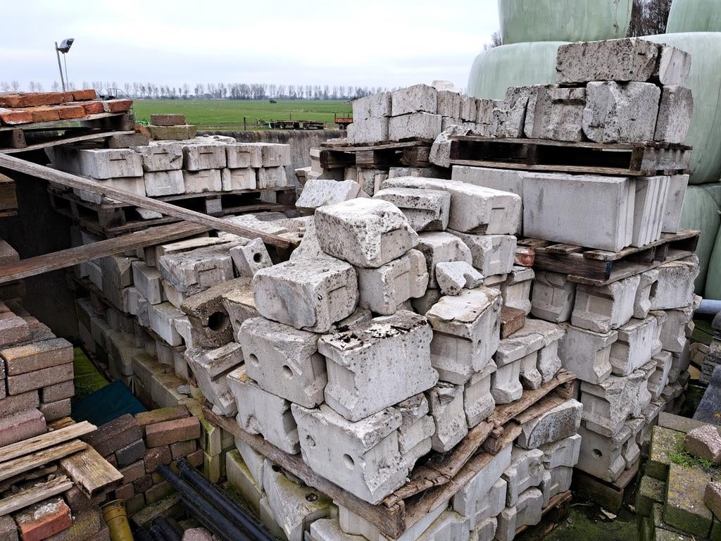 Kalkzandsteen blokken 327x214x157 meerdere pallets vol, Doe-het-zelf en Verbouw, Metselstenen, Ophalen, Kalkzandstenen