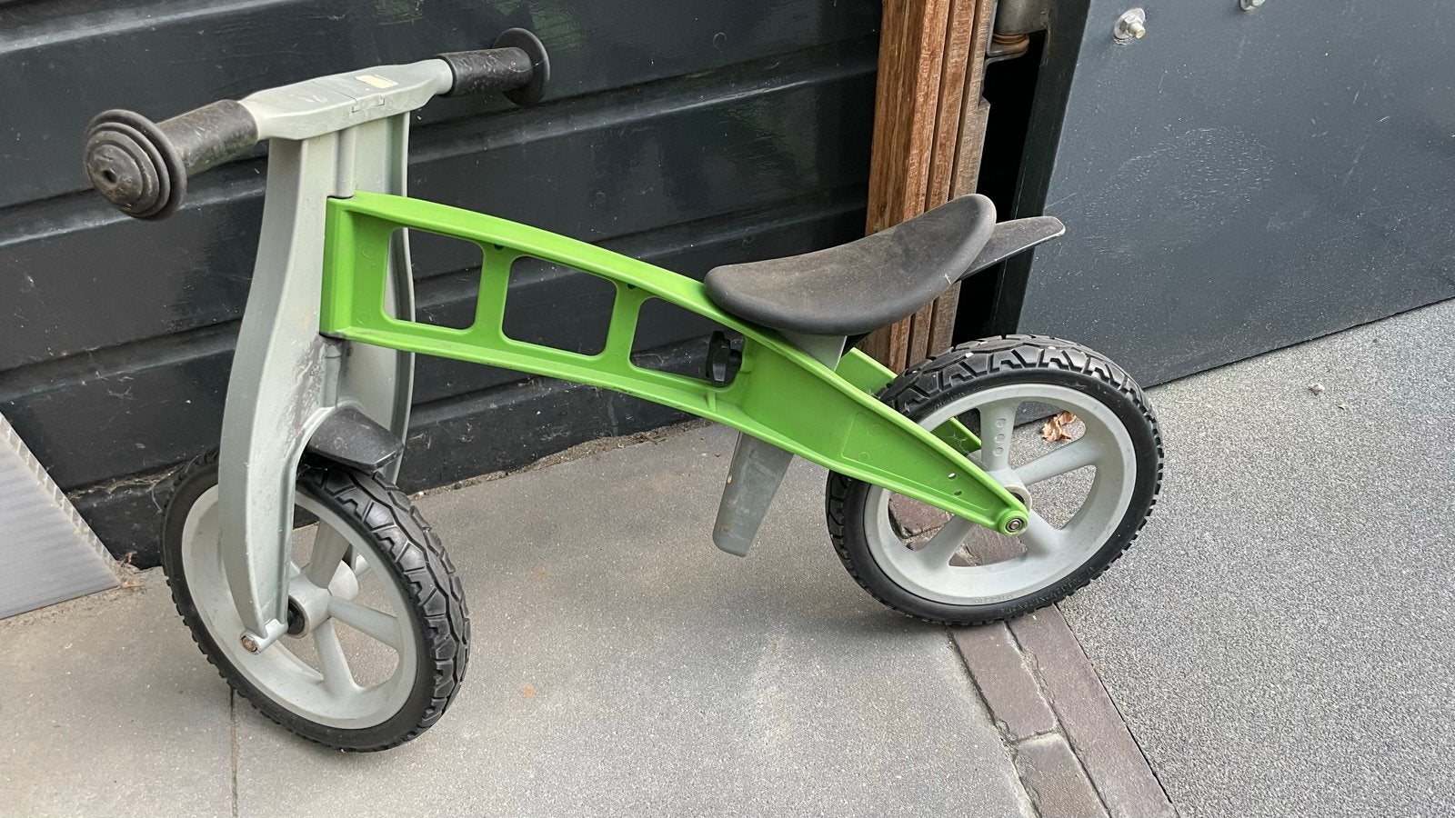 FirstBIKE Loopfiets - Groen/Grijs, Ophalen, Zo goed als nieuw, Loopfiets
