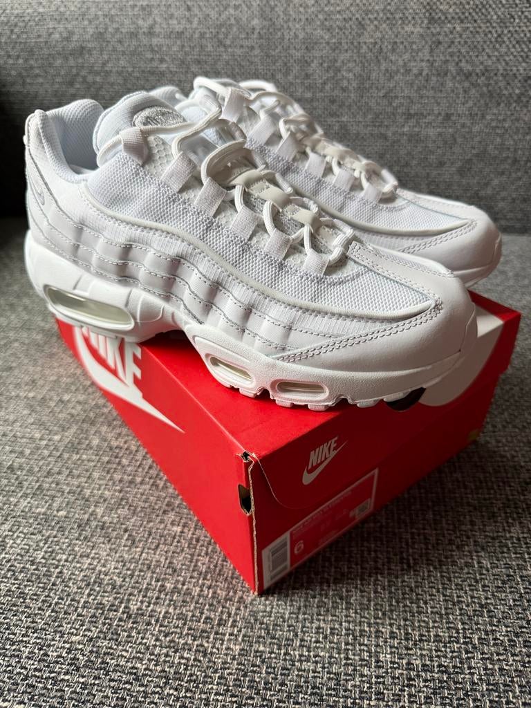 Nike Air Max 95 Essential - Maat 38.5 - Nieuw in doos, Kleding | Dames, Schoenen, Nieuw, Ophalen of Verzenden, Wit, Sportschoenen