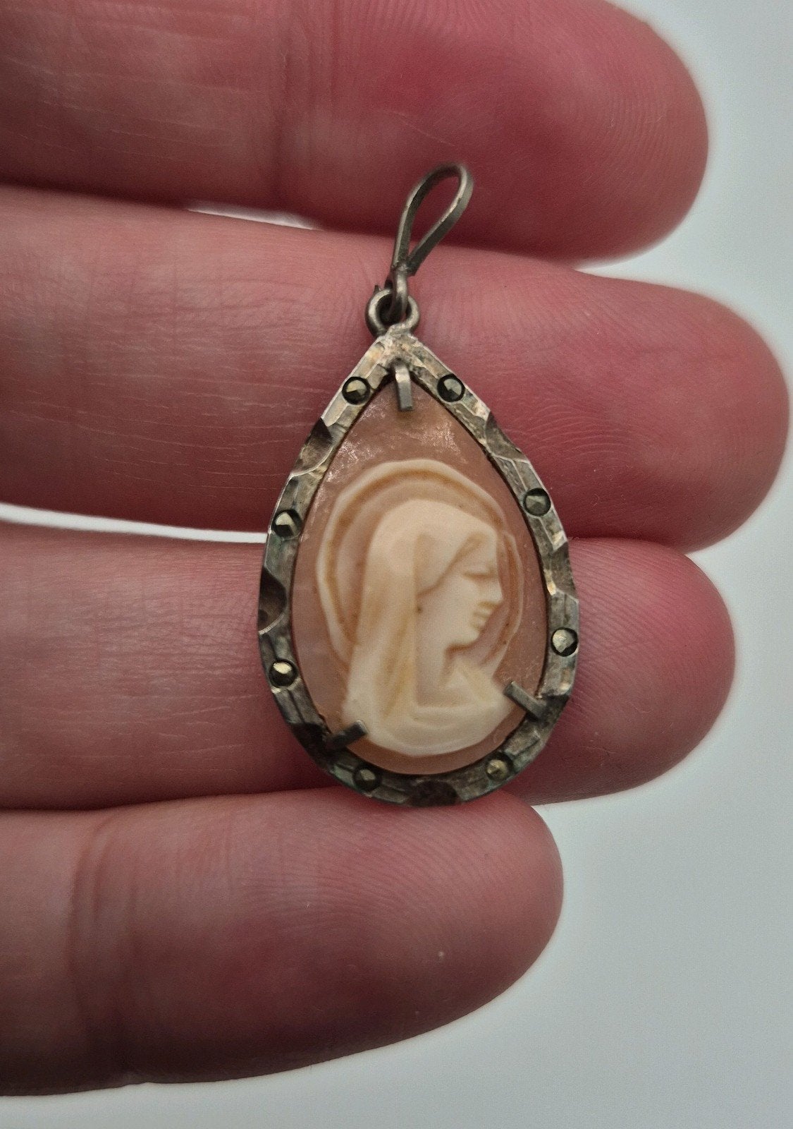 Oude zilveren camee hanger met Maria voorstelling, Gebruikt, Overige voorstellingen, Verzenden, Zilver