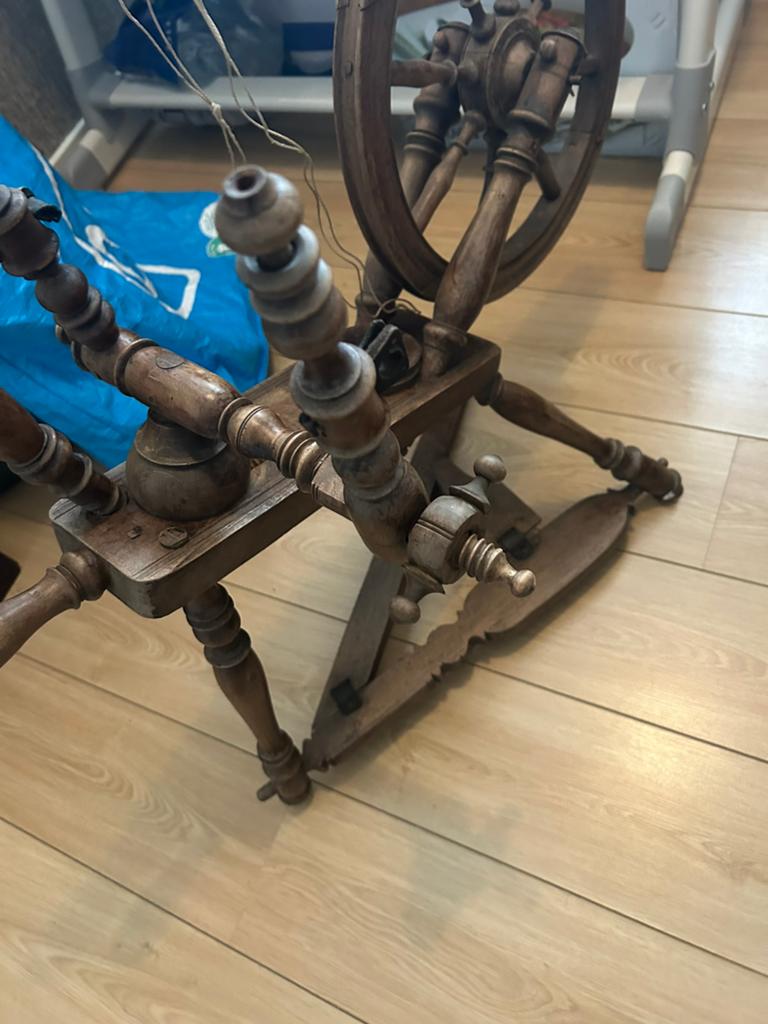 Mooi antiek houten spinnewiel- decoratief en functioneel, Ophalen, Gebruikt, Spinnewiel
