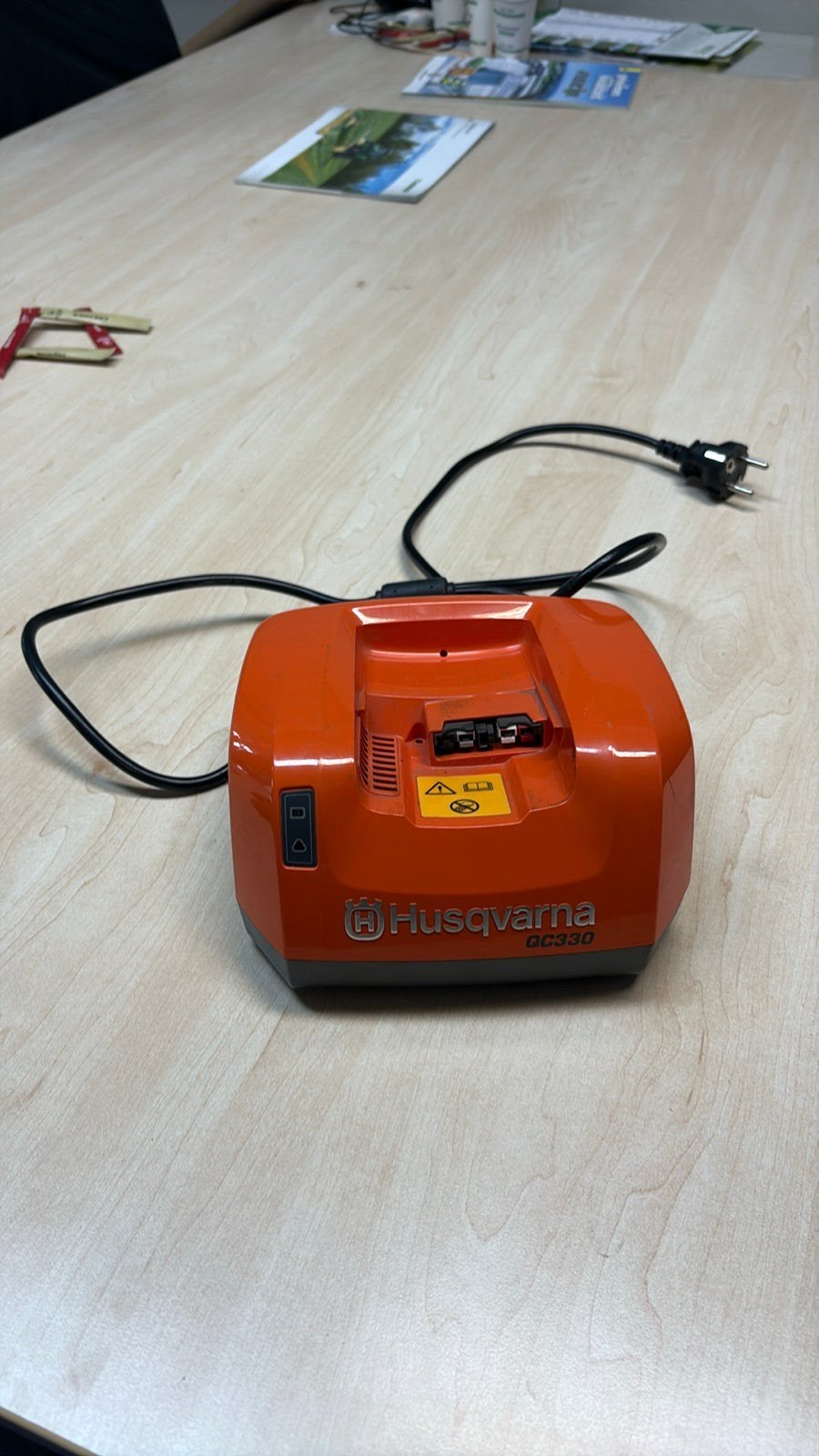Husqvarna QC330 acculader, Ophalen of Verzenden, Zo goed als nieuw, Accu