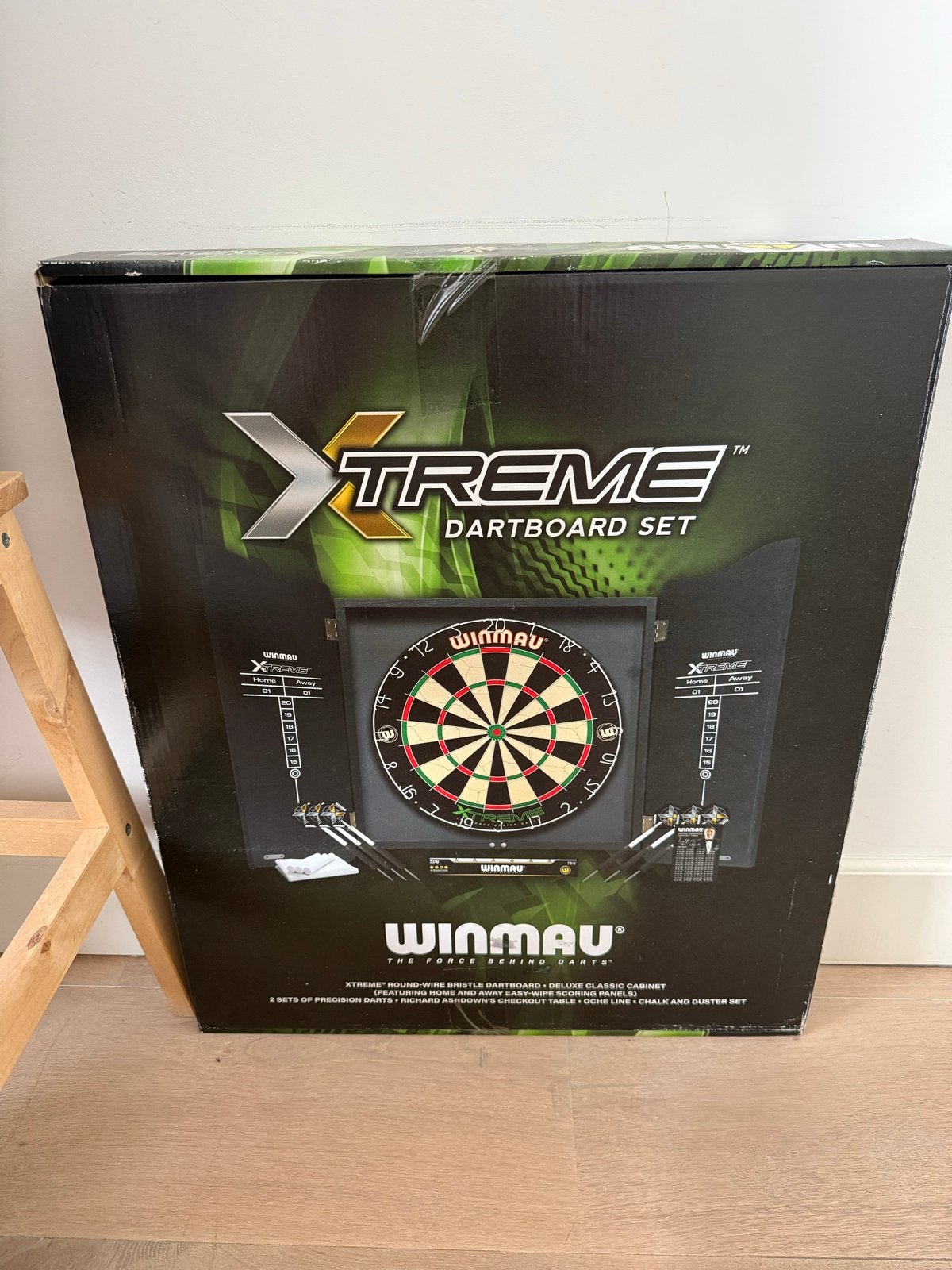 Winmau Xtreme Dartbord Set - Nieuw in doos, Ophalen of Verzenden, Nieuw, Dartbord met pijlen