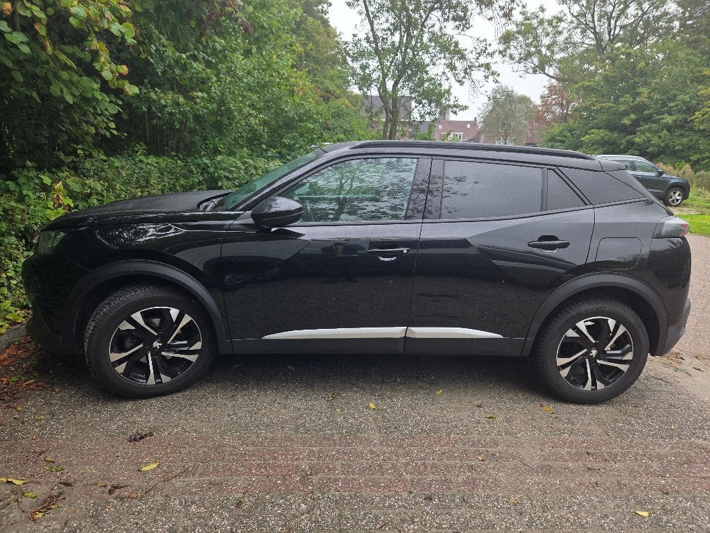 Foto 12 van Peugeot 2008 (Allure) 1.2 Puretech 2020 Zwart