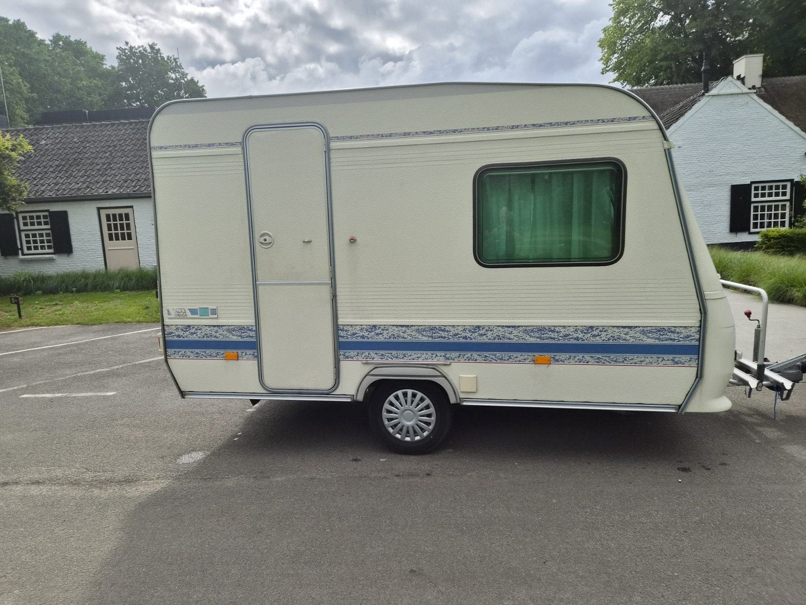 Adria Unica 320 DD - Compacte en complete caravan, Treinzit, Luifel, Particulier, Adria