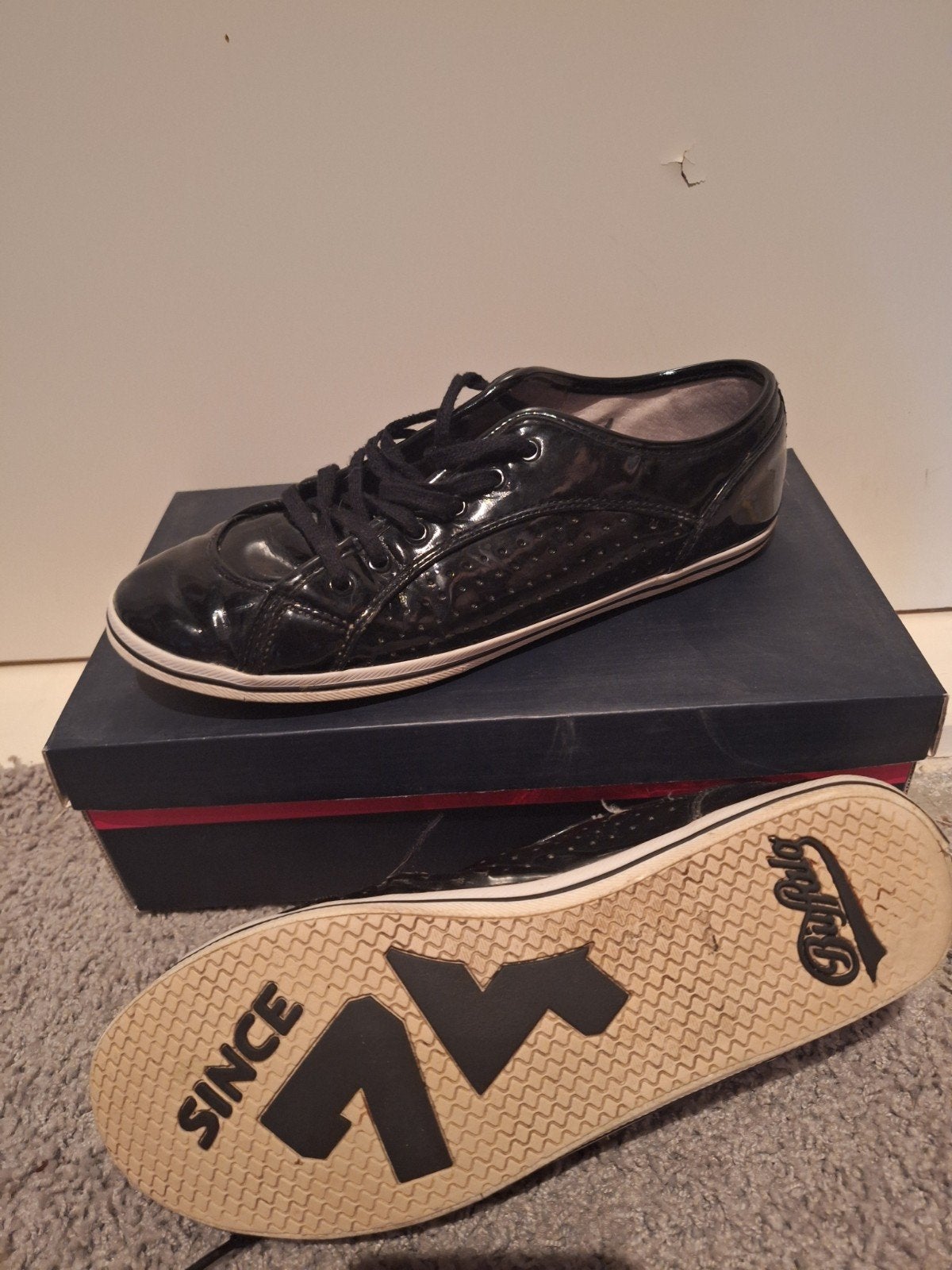 Buffalo Zwarte Lak Sneakers Maat 41, Zwart, Ophalen of Verzenden, Buffalo, Sneakers of Gympen