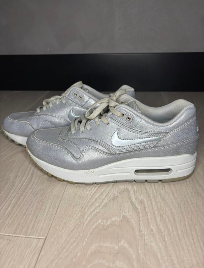 Nike Air Max 1 Cut Out Wolf Grey Maat 38, Ophalen of Verzenden, Gedragen, Grijs, Sneakers of Gympen