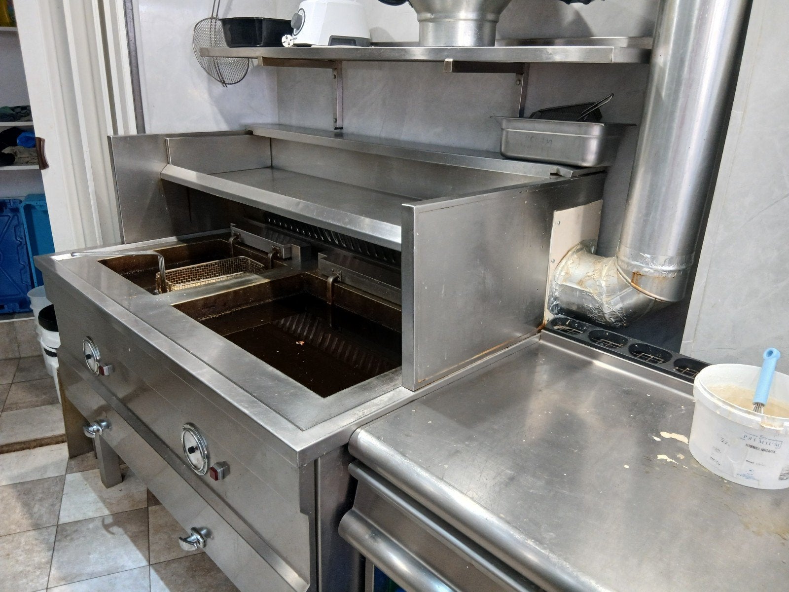 Professionele RVS Frituur met Afzuigkap, Ophalen of Verzenden, Gebruikt, Fornuis, Frituur en Grillen