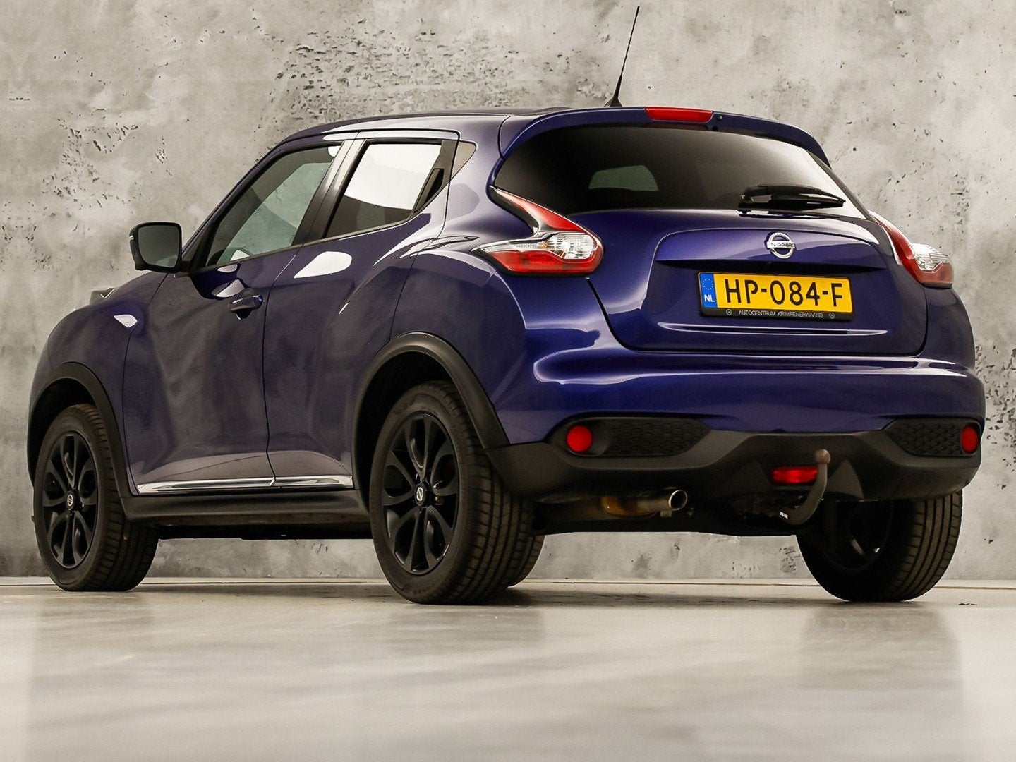 Nissan Juke 1.6 Sport Automaat (NAVIGATIE, CLIMATE, 360 CAME, Zwart, Blauw, Alcantara, 49 €/maand