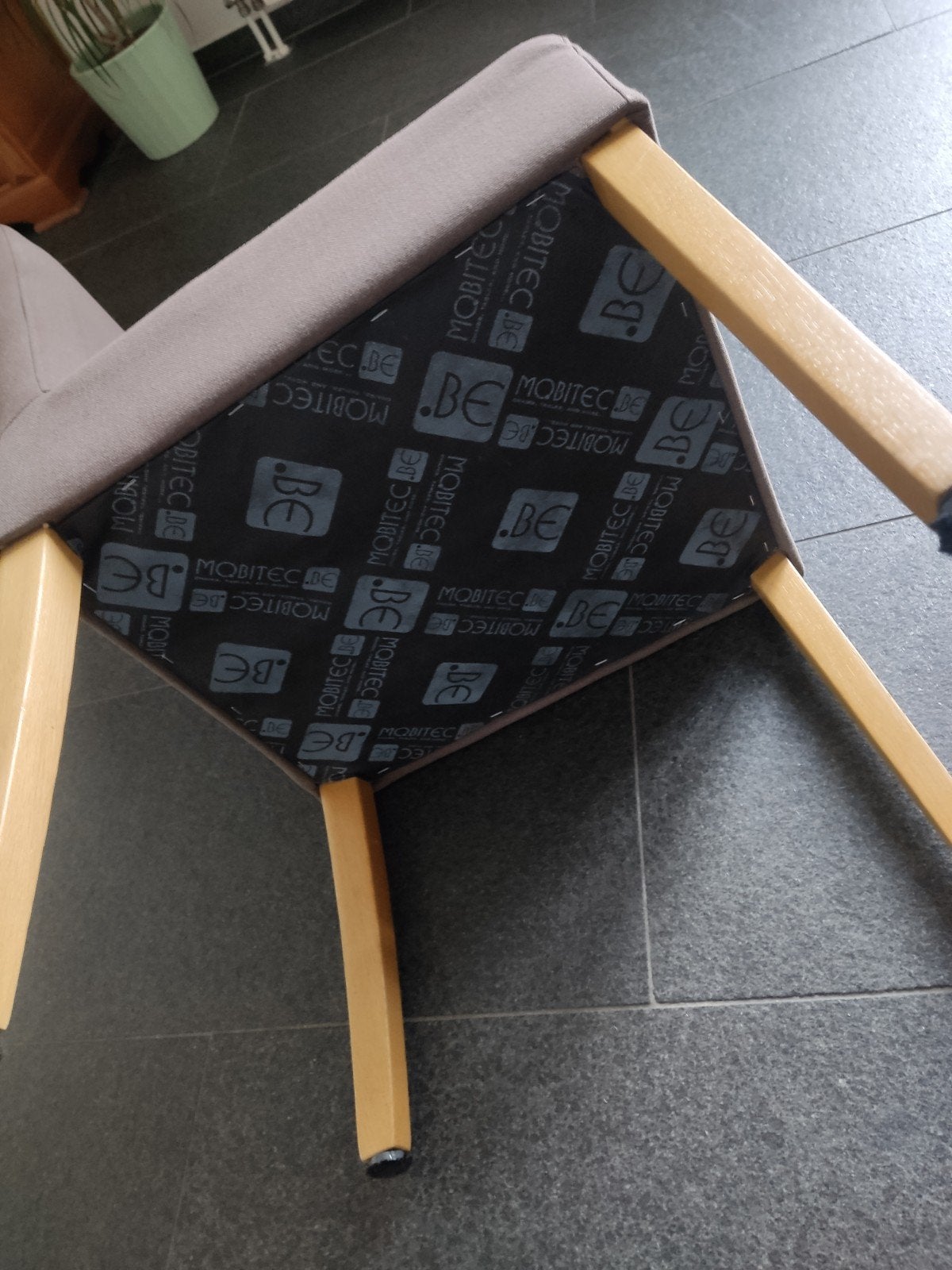 6 Mobitec Be eetkamerstoelen - Goede staat, Ophalen, Gebruikt, Bruin, Stof