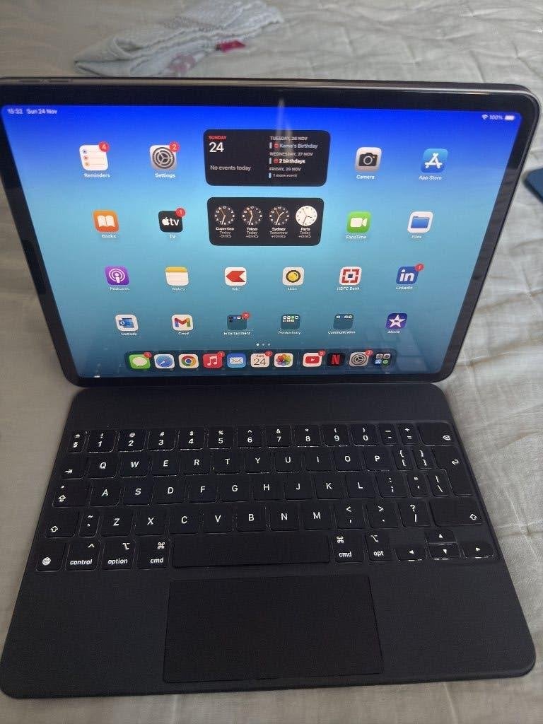 iPad Pro 11inch with magic keyboard + folio case, Computers en Software, Apple iPads, Ophalen, Apple iPad, Zwart, 11 inch
