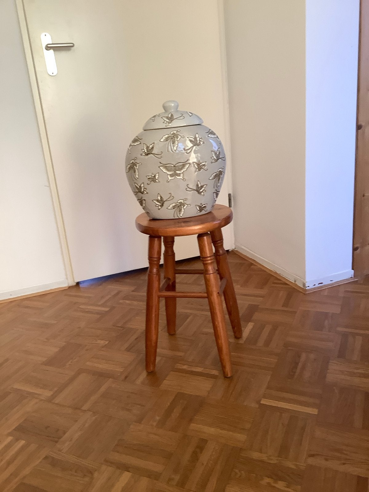 Decoratieve ceramieke vaas met vlinders - Grijs/Wit, Ophalen