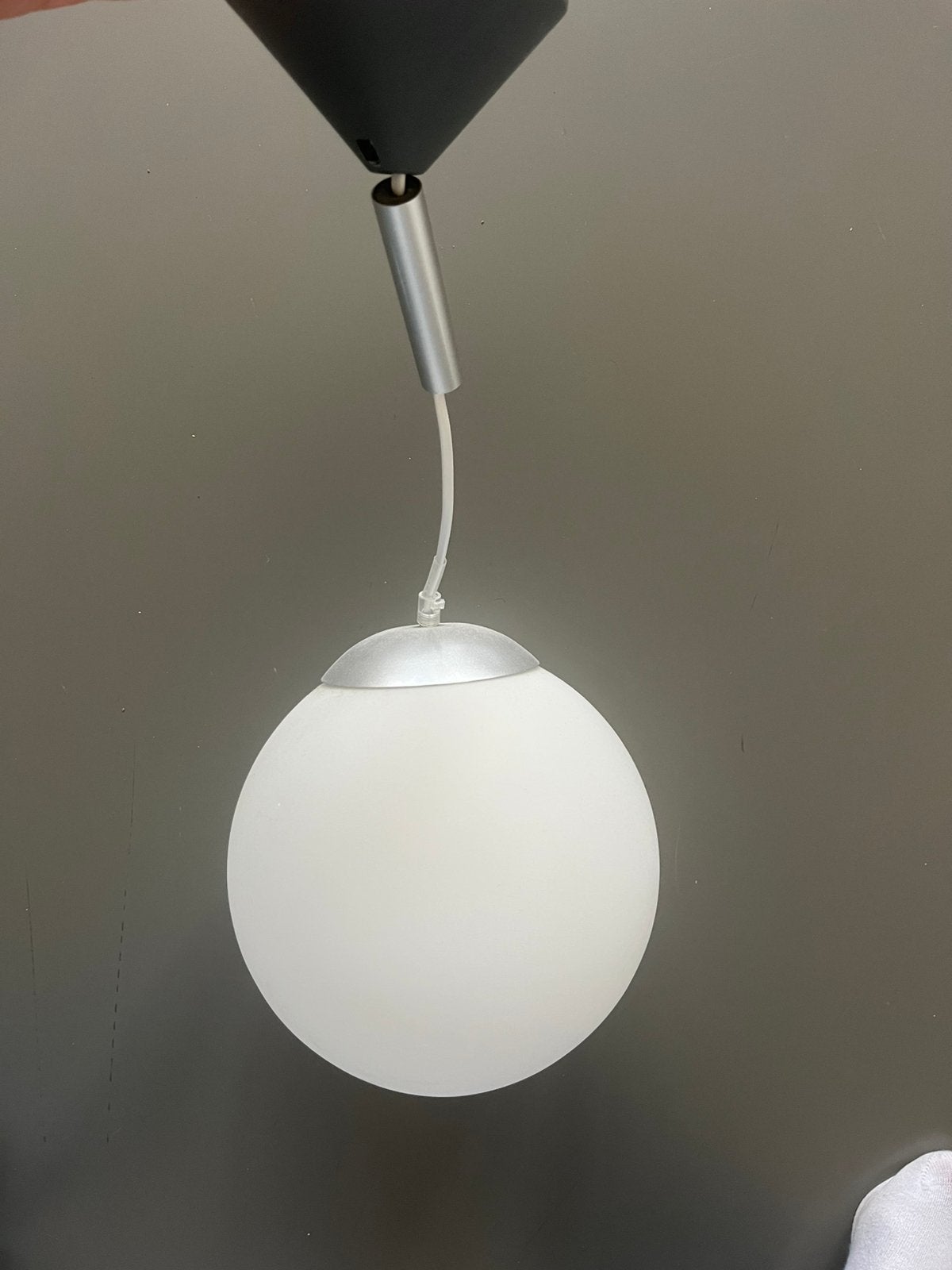 Witte glazen bol lamp, Huis en Inrichting, Ophalen, Zo goed als nieuw