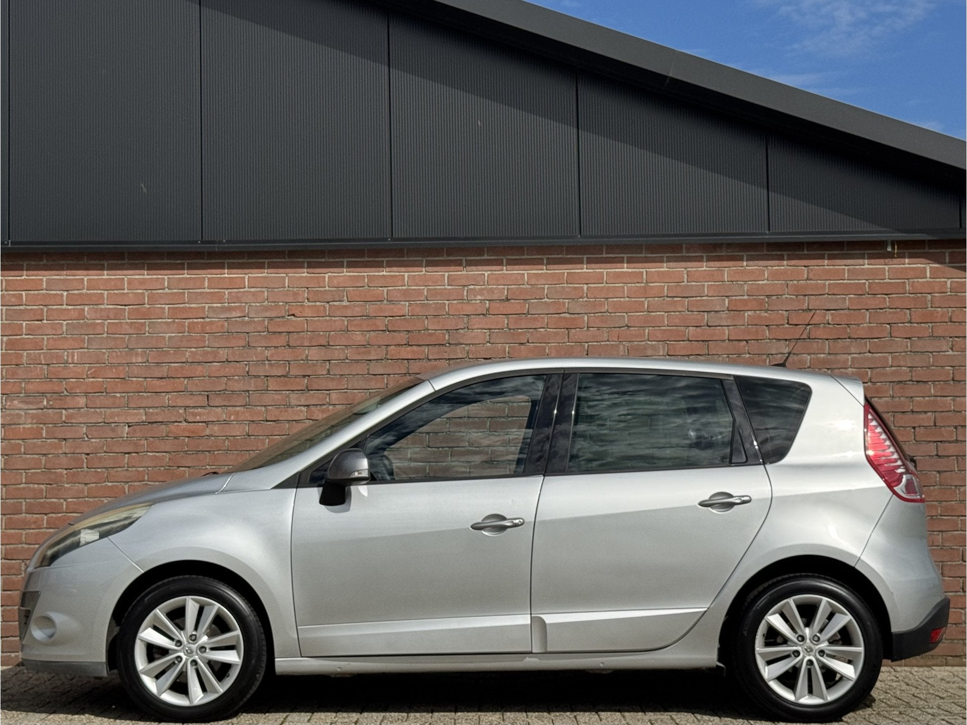 Renault Scénic 1.6 AUTHENTIQUE | NL-AUTO! | NAVI! | CRUISE!, Auto's, Voorwielaandrijving, Stof, Gebruikt, 4 cilinders