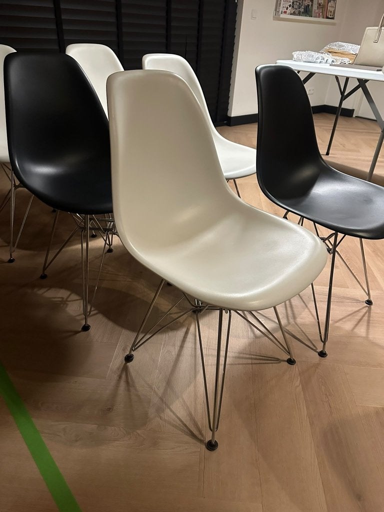 Vitra Eames DSR stoelen origineel, Huis en Inrichting, Vitra, Kunststof, Gebruikt, Wit