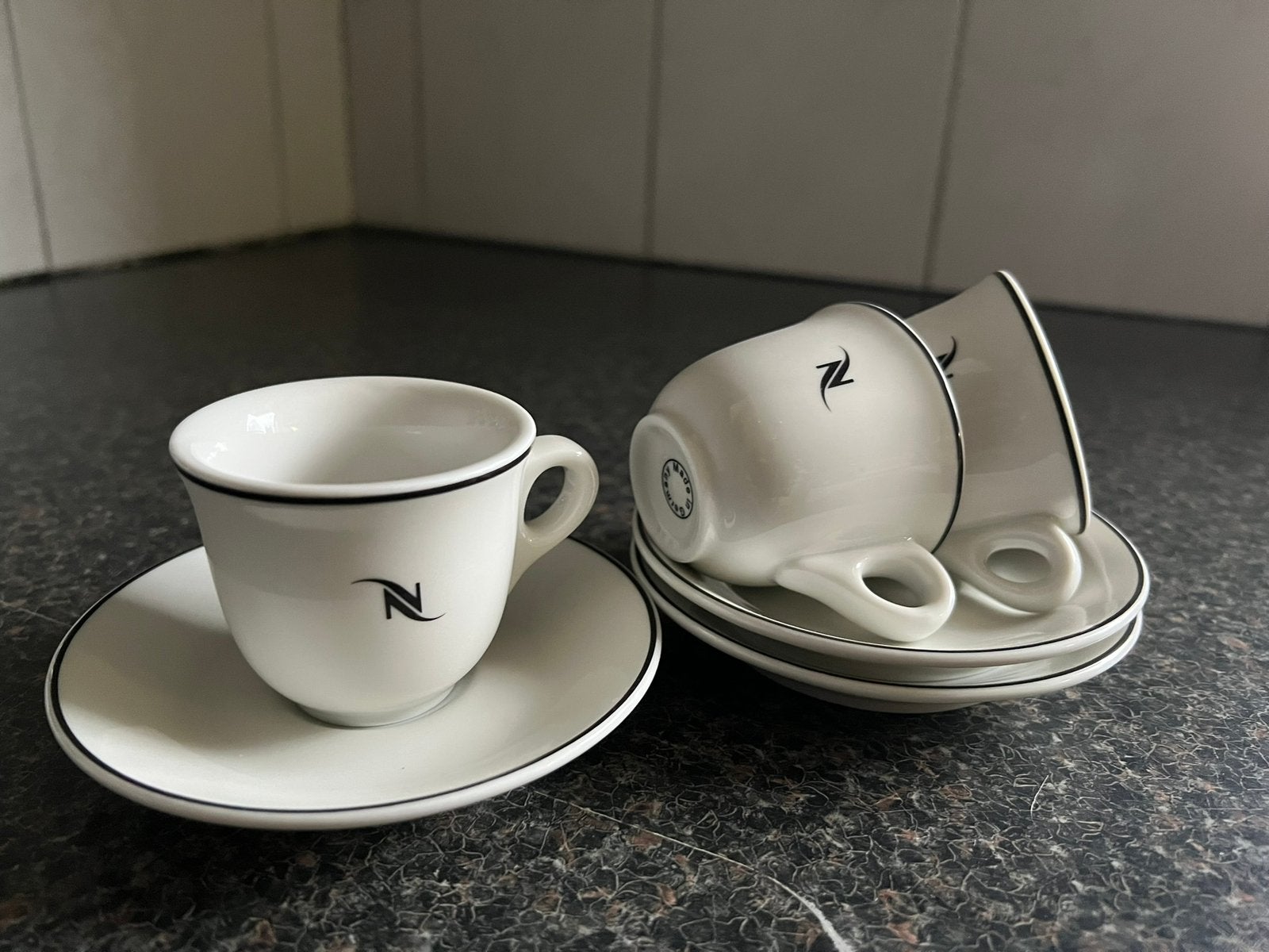 3 Nespresso espresso kop en schotels, Ophalen, Zo goed als nieuw, Overige stijlen, Kop(pen) en/of Schotel(s)