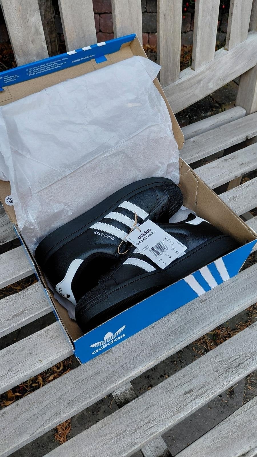 Adidas Superstars maat 38 2/3 - Nieuw met doos en kaartje, Kleding | Dames, Schoenen, Ophalen of Verzenden, Nieuw, Zwart, Sneakers of Gympen