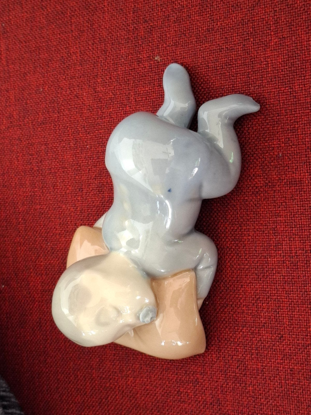 Vintage beeldje, baby/kindje met scherfje aan voet, Ophalen of Verzenden, Gebruikt, Mens