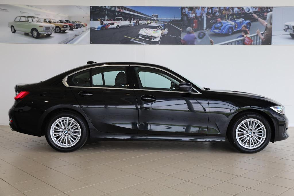 BMW 3 Serie Sedan 320i | Elektrische Trekhaak | Head-Up, Automaat, 1998 cc, Gebruikt, Met garantie (alle)