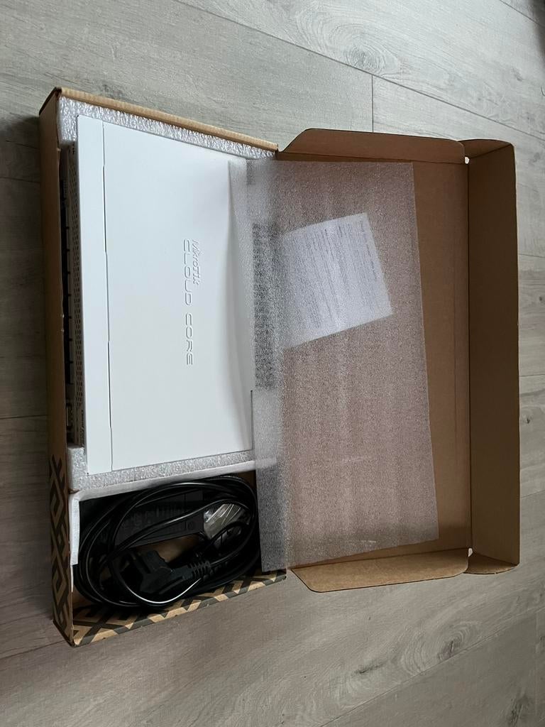 Mikrotik ccr1009-7g-1c-pc, Ophalen of Verzenden, Zo goed als nieuw