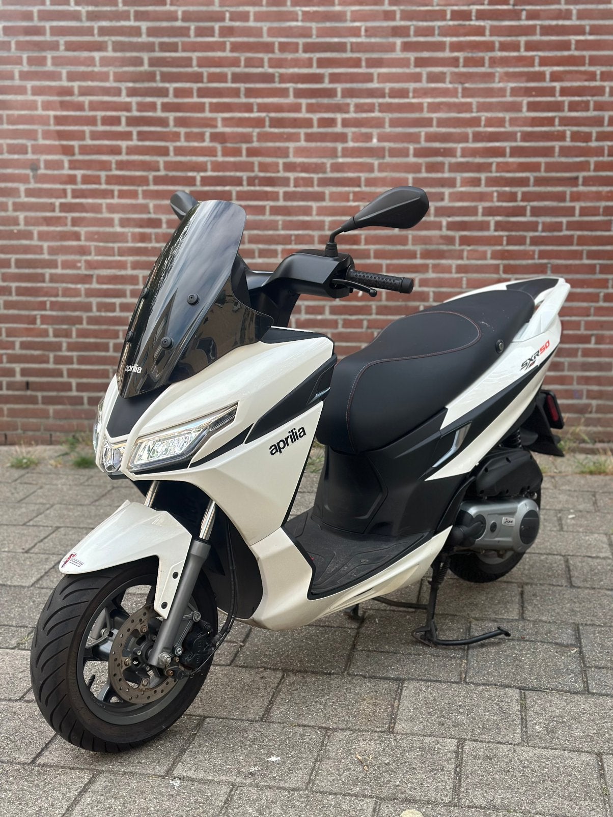 Aprilia SXR 50 (2025) – Wit – Slechts 2.587 km, Ophalen, Overige modellen, Zo goed als nieuw, Benzine