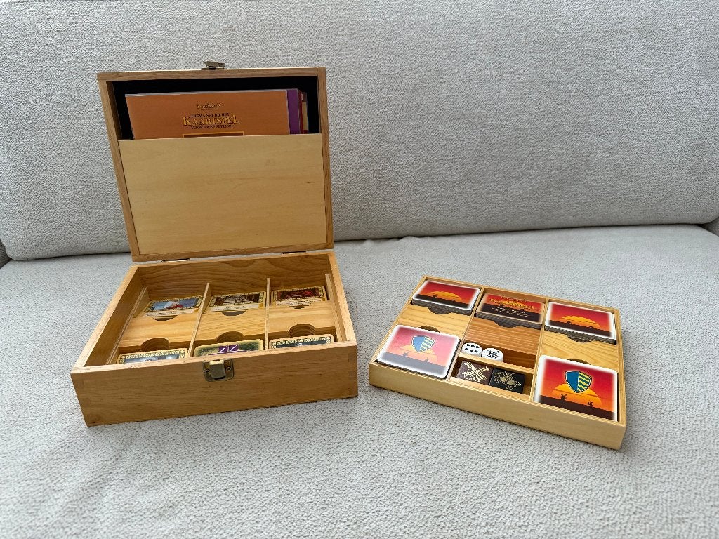 Catan Kaartspel compleet in handige opbergkist, Hobby en Vrije tijd, Gezelschapsspellen | Kaartspellen, Een of twee spelers, Ophalen of Verzenden