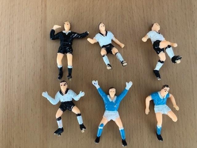 Heel veel serie voetbal poppetjes, ridders en knikkers., Verzamelen, Poppetjes en Figuurtjes, Ophalen of Verzenden, Zo goed als nieuw