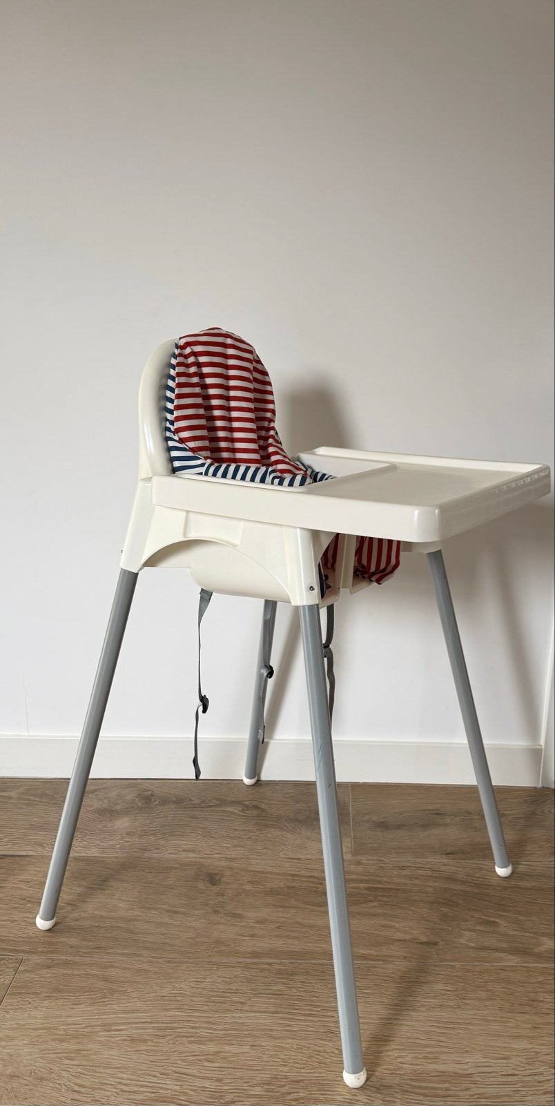 IKEA kinderstoel, afbeembaar blad, stoelverkleiner, gordel, Kinderen en Baby's, Ophalen, Gebruikt, Overige typen, Afneembaar eetblad