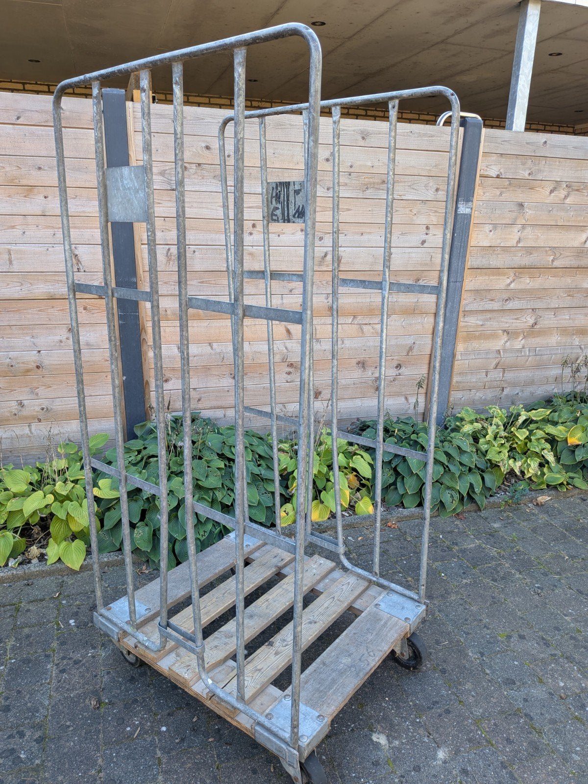 2-heks Rolcontainer met demontabele klemhekken, Ophalen