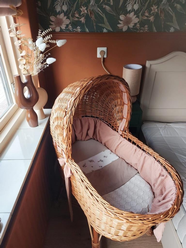 Prachtige vintage rotan babywieg met bekleding, Ophalen, Zo goed als nieuw, Wieg