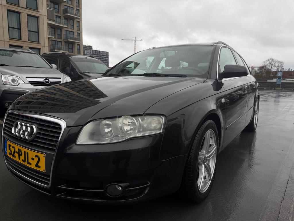 Audi A4 Avant 1.8 Turbo Advance Automaat Rijdt en Schakelt P, Auto's, Audi, Gebruikt, Zwart, 4 cilinders, 163 pk