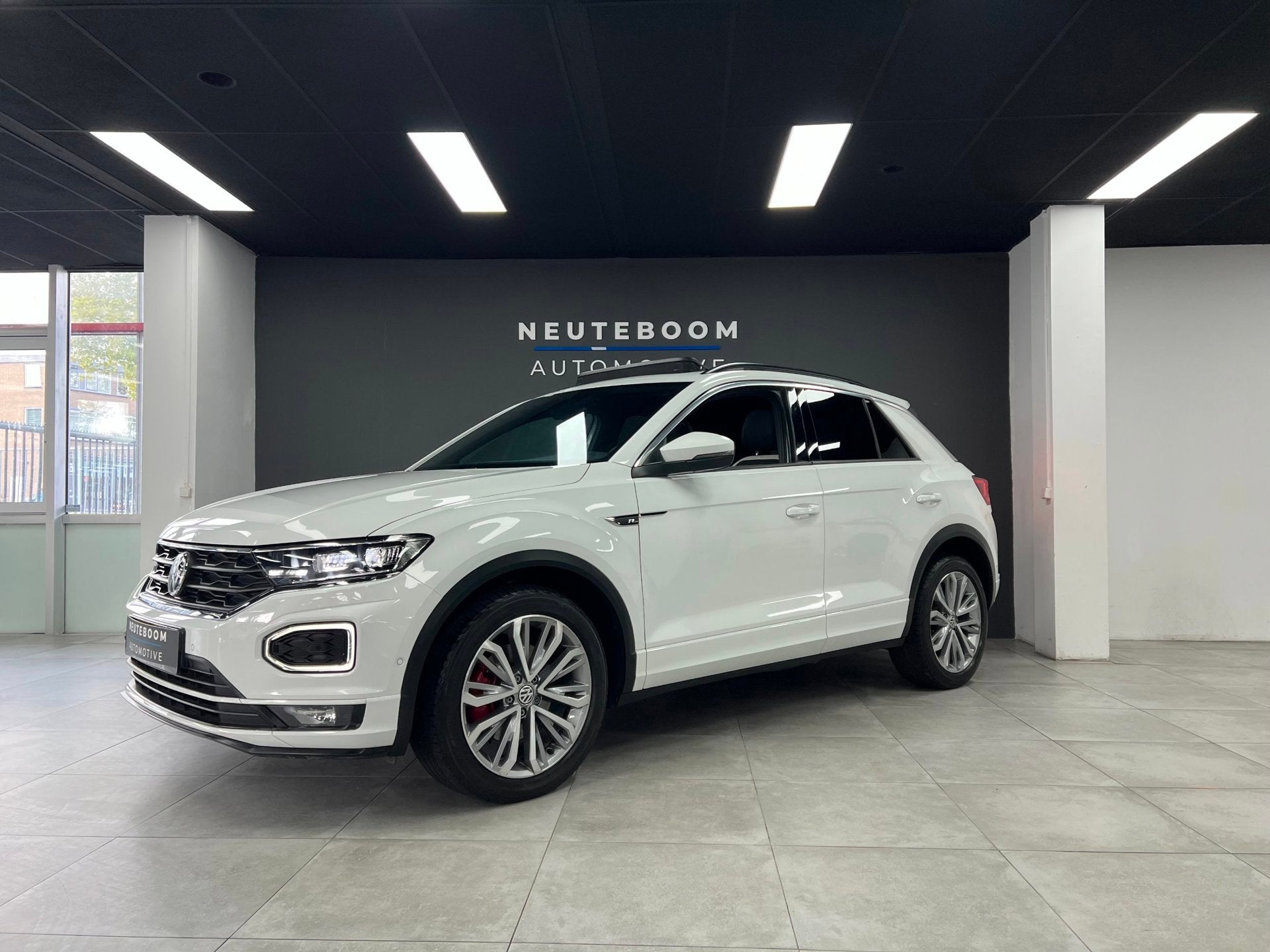 Volkswagen T-Roc 1.5 TSI R-LINE | ACC | Pano | Virtual, Auto's, Adaptive Cruise Control, Stof, Zwart, 4 cilinders