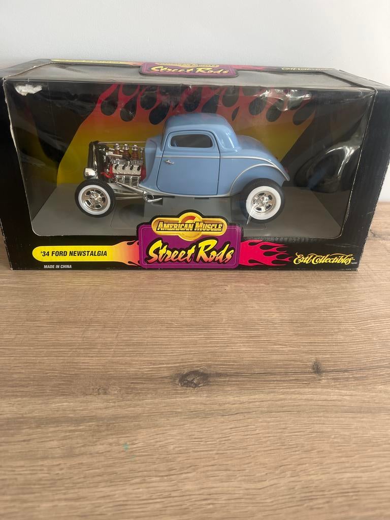 ≥ American Muscle Street Rods '34 Ford Newstalgia 1:18