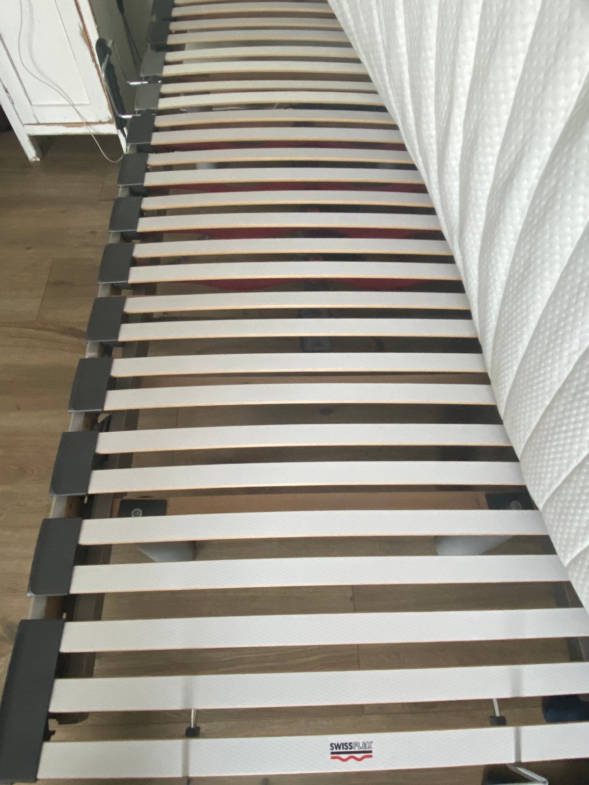 Swissflex twee elektrische lattenbodems 2.00 meter bij 90 cm, Ophalen, Gebruikt, 90 cm, Tweepersoons