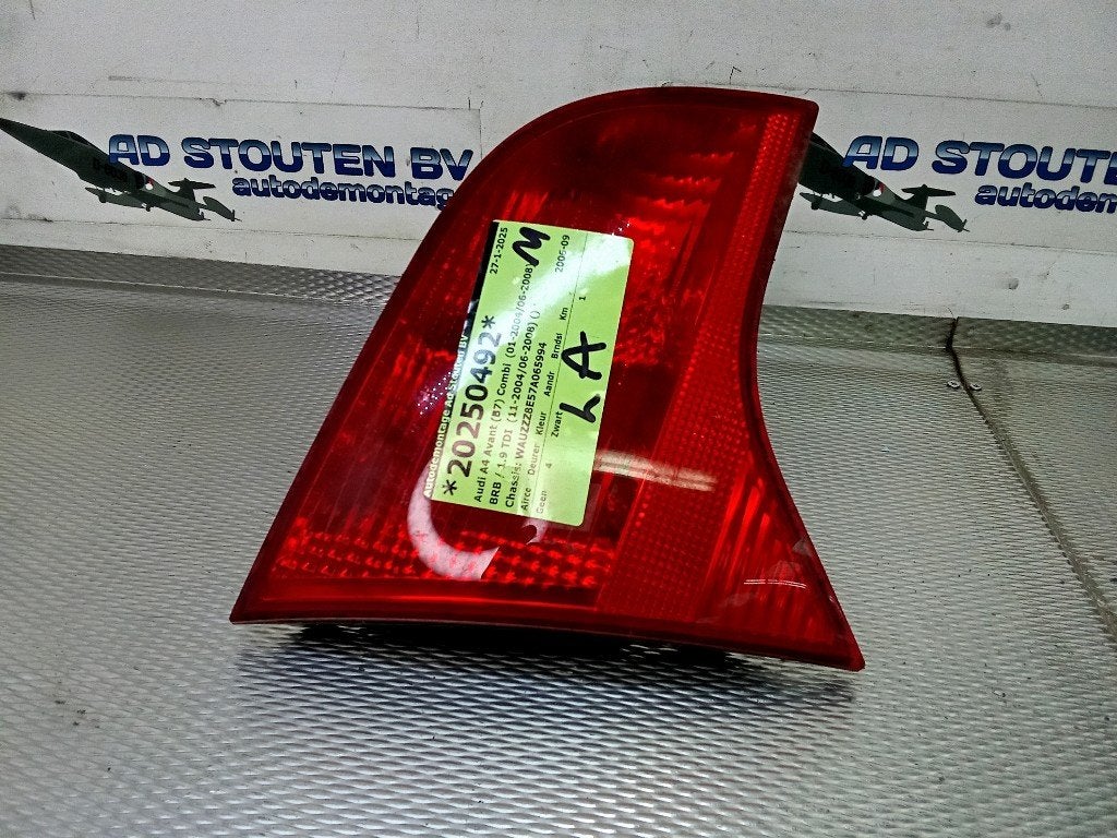Achterlicht Links binnen Audi A4 Avant (B7) 2006 8e945095e, Auto-onderdelen, Gebruikt, Auto-Union-Straße  1, Ingolstadt 85057, , Duitsland