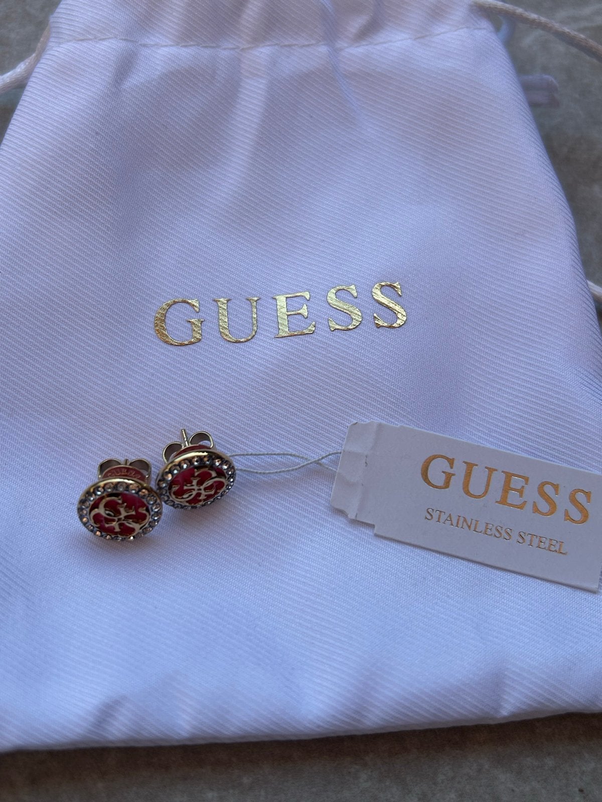 Guess Oorbellen Rood met Strass - Nieuw, Overige materialen, Verzenden, Nieuw, Knopjes of Stekers