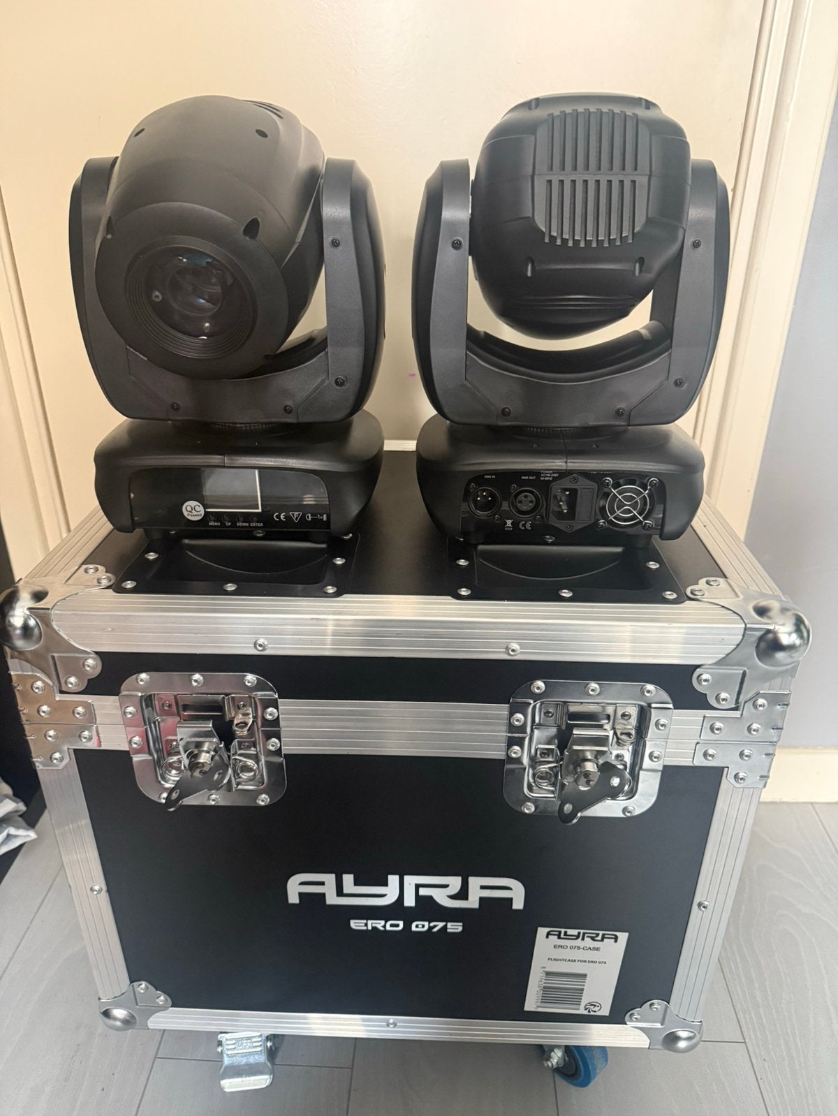 Ayra ero 075 movingheads + flightcase, Ophalen of Verzenden, Zo goed als nieuw, Licht